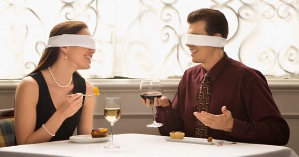 דייט בחשיכה