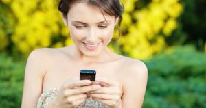 הודעות טקסט - איך לקרוא בחורה בין השורות