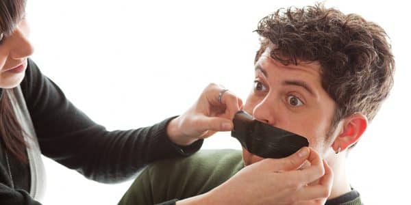 משפטים שאסור להגיד בדייט הראשון לבחורה